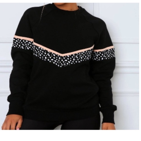 White Fox Active X Sarah’s Day Sweatshirt Black Pink White Chevron Size Medium - Picture 3 of 9